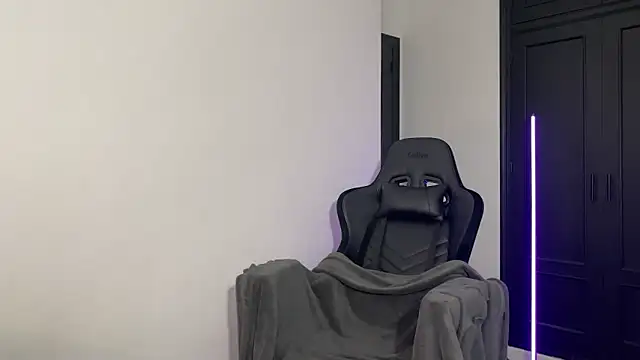 s meow online show from December 18, 2025, 9:07 pm