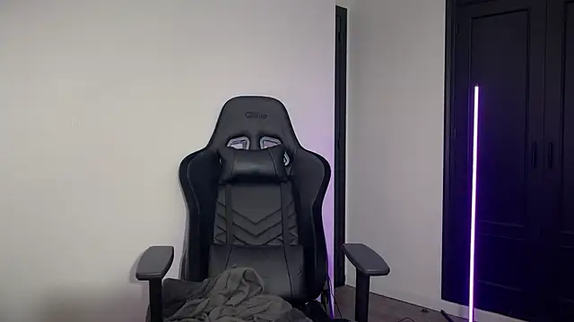 s meow online show from November 28, 2025, 10:21 pm