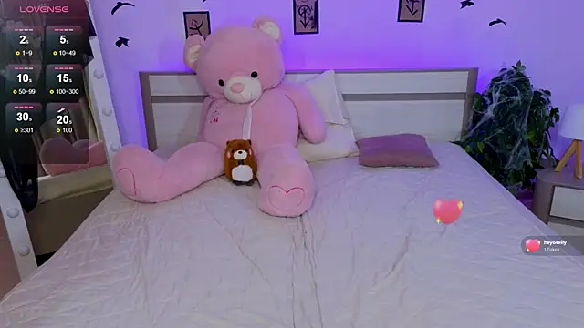 Iris Rain online show from October 19, 2025, 10:18 am