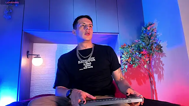 Dustin Sonne online show from December 14, 2025, 3:46 am