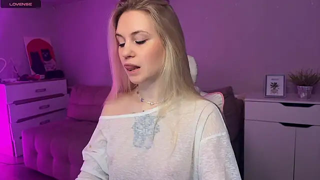 Sofia Kenwood online show from February 24, 2026, 3:29 am