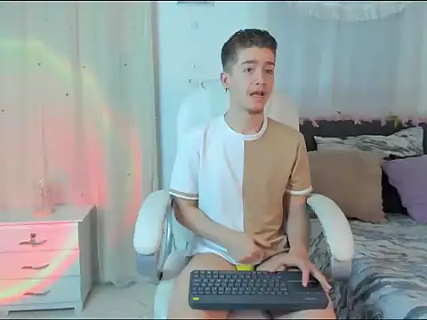 Snapshot of ThiagooJames chatting on December 19, 2025, 4:27 am ThiagooJames online show from December 19, 2025, 4:27 am