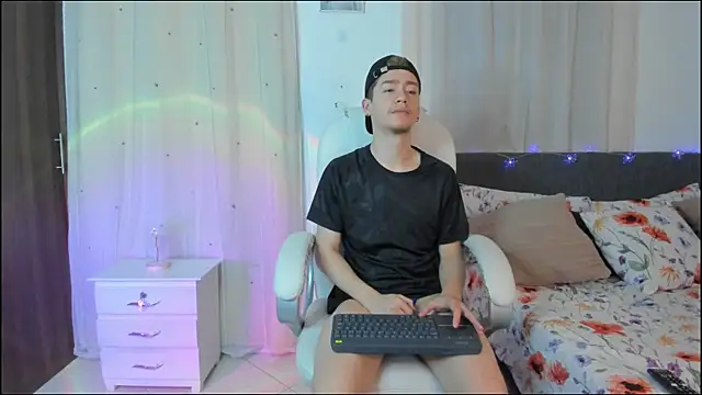 Snapshot of ThiagooJames chatting on January 10, 2026, 5:14 am ThiagooJames online show from January 10, 2026, 5:14 am