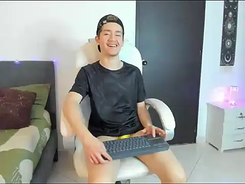 Snapshot of ThiagooJames chatting on February 3, 2026, 4:54 am ThiagooJames online show from February 3, 2026, 4:54 am