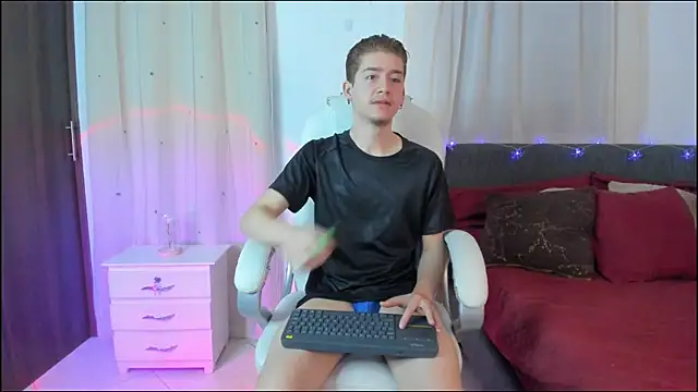 Snapshot of ThiagooJames chatting on January 6, 2026, 3:32 am ThiagooJames online show from January 6, 2026, 3:32 am