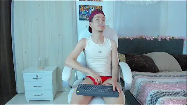 ThiagooJames online show from November 18, 2025, 1:10 am