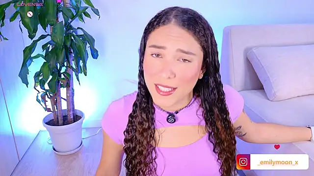 Snapshot of onlyemily_ chatting on May 20, 2026, 1:24 am onlyemily online show from May 20, 2026, 1:24 am