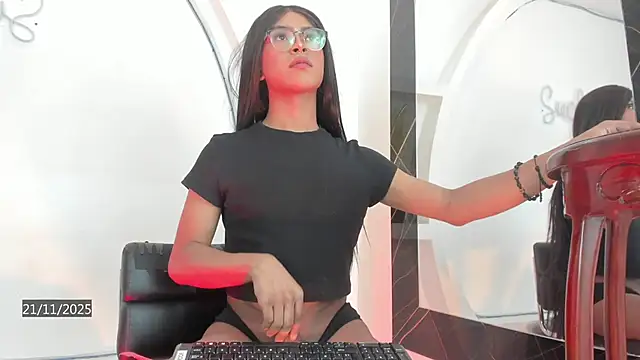 Vicky Hottman online show from November 22, 2025, 4:22 am