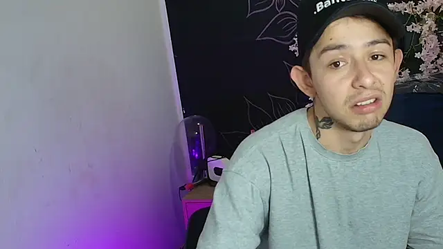 Snapshot of Aleecandrews chatting on November 12, 2025, 7:07 pm Aleecandrews online show from November 12, 2025, 7:07 pm