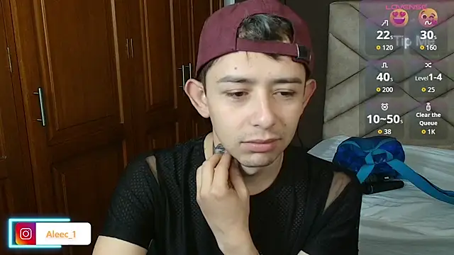 Snapshot of Aleecandrews chatting on October 25, 2025, 7:36 pm Aleecandrews online show from October 25, 2025, 7:36 pm