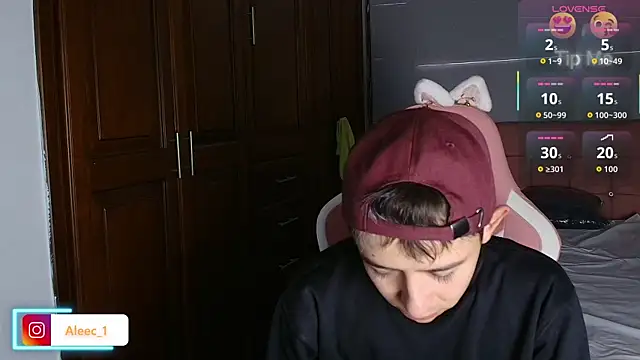 Snapshot of Aleecandrews chatting on October 23, 2025, 7:23 pm Aleecandrews online show from October 23, 2025, 7:23 pm