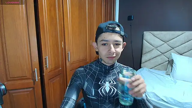 Snapshot of Aleecandrews chatting on October 31, 2025, 7:32 pm Aleecandrews online show from October 31, 2025, 7:32 pm