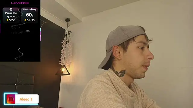 Snapshot of Aleecandrews chatting on December 2, 2025, 7:04 pm Aleecandrews online show from December 2, 2025, 7:04 pm