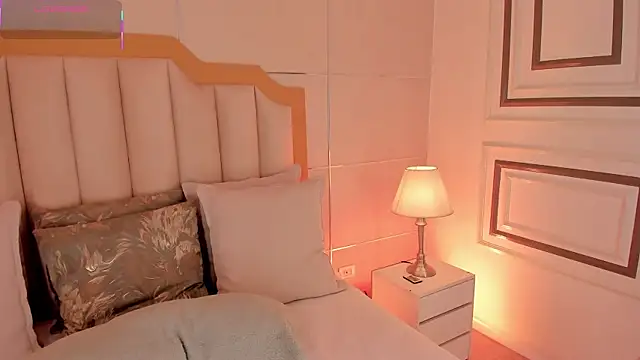 MaddieParker online show from April 17, 2026, 7:28 pm