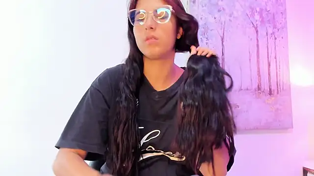 Snapshot of DanniaKross chatting on December 3, 2025, 7:57 pm DanniaKross online show from December 3, 2025, 7:57 pm