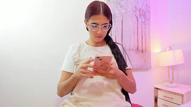 Snapshot of DanniaKross chatting on December 18, 2025, 12:42 pm DanniaKross online show from December 18, 2025, 12:42 pm