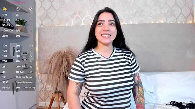 Snapshot of KamilaBetancourt chatting on October 30, 2025, 12:47 pm KamilaBetancourt online show from October 30, 2025, 12:47 pm