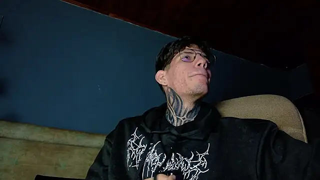 Snapshot of david_huge chatting on February 14, 2026, 2:12 am david huge online show from February 14, 2026, 2:12 am