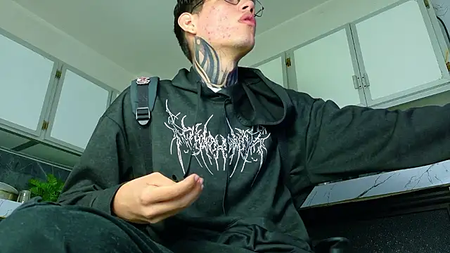 Snapshot of david_huge chatting on February 21, 2026, 6:37 am david huge online show from February 21, 2026, 6:37 am