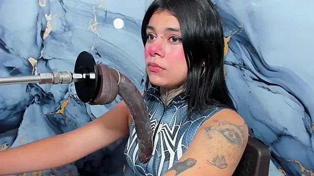 Emily Evo online show from October 1, 2025, 7:40 pm