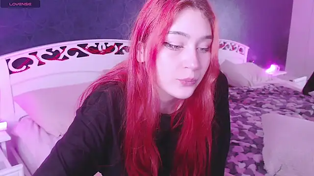 Snapshot of Lili_Luuu chatting on January 19, 2026, 3:43 am Lili Luuu online show from January 19, 2026, 3:43 am