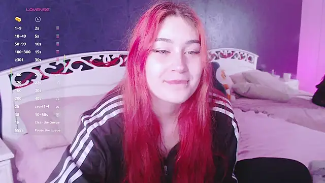 Snapshot of Lili_Luuu chatting on January 18, 2026, 3:21 am Lili Luuu online show from January 18, 2026, 3:21 am