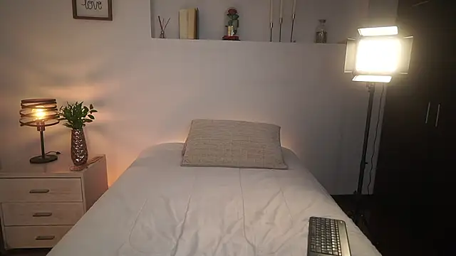 ximena cortez 03 online show from March 26, 2026, 11:35 pm