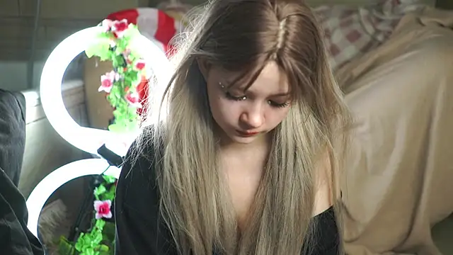 Snapshot of nikoli_naw chatting on September 12, 2025, 4:23 am nikoli naw online show from September 12, 2025, 4:23 am