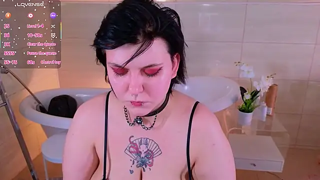 bluelunaray online show from October 26, 2025, 10:59 am