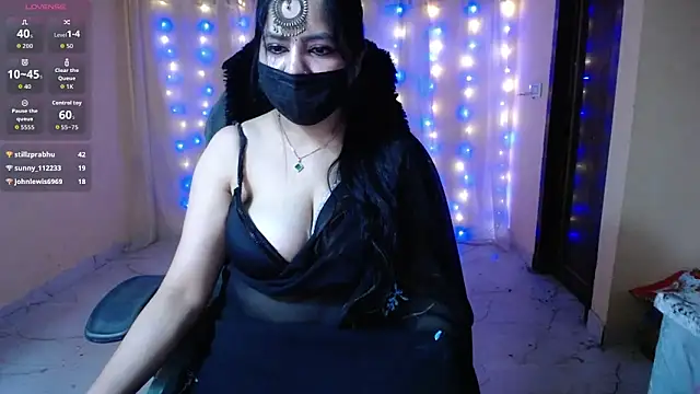 Snapshot of Divvya_ chatting on February 24, 2026, 10:32 pm Divvya online show from February 24, 2026, 10:32 pm