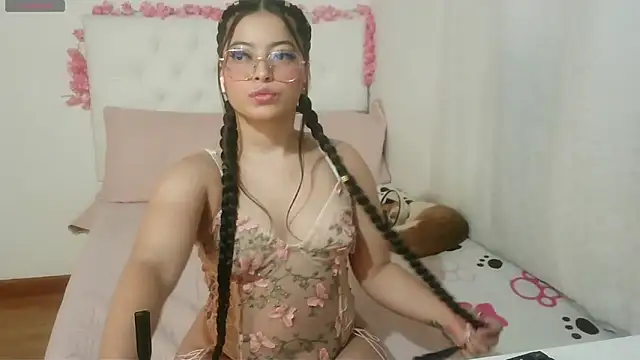 AbrilVelastegui7 online show from November 17, 2025, 2:04 am