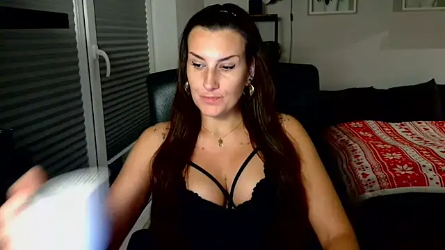 DonnaAmore online show from November 19, 2025, 3:12 pm