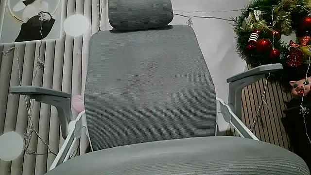 Snapshot of Emachiii chatting on January 15, 2026, 12:52 pm Emachiii online show from January 15, 2026, 12:52 pm