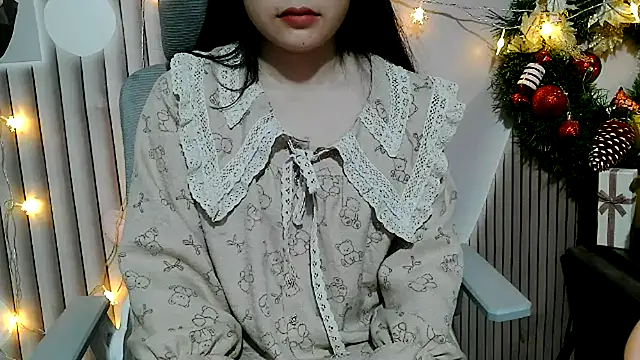 Emachiii online show from December 17, 2025, 1:21 am