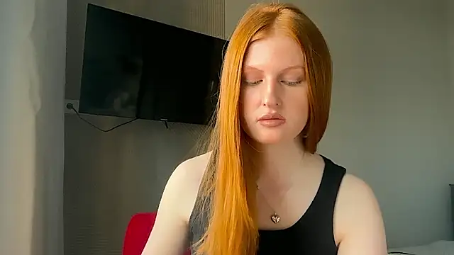 Snapshot of LuxXAngel chatting on June 21, 2026, 12:27 am LuxXAngel online show from June 21, 2026, 12:27 am