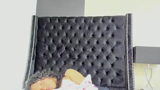 LittleeStar online show from October 8, 2025, 8:05 am