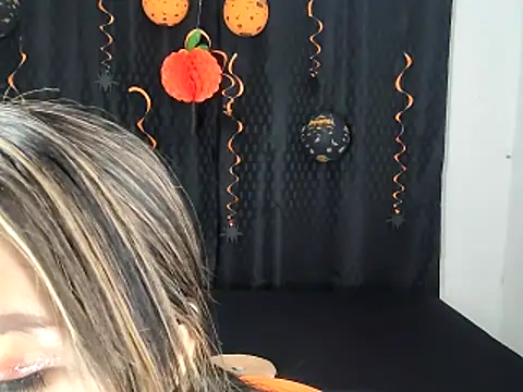 Snapshot of AntonelaMorriz chatting on October 13, 2025, 7:15 pm AntonelaMorriz online show from October 13, 2025, 7:15 pm