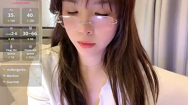 LunaDeVaal online show from April 11, 2026, 7:45 am