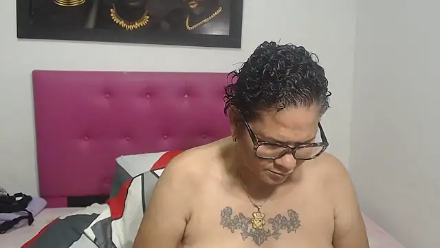 Snapshot of DinaDIRTY chatting on November 23, 2025, 6:40 pm DinaDIRTY online show from November 23, 2025, 6:40 pm