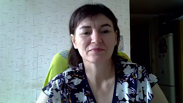 Krystal 82 online show from September 12, 2025, 8:03 am