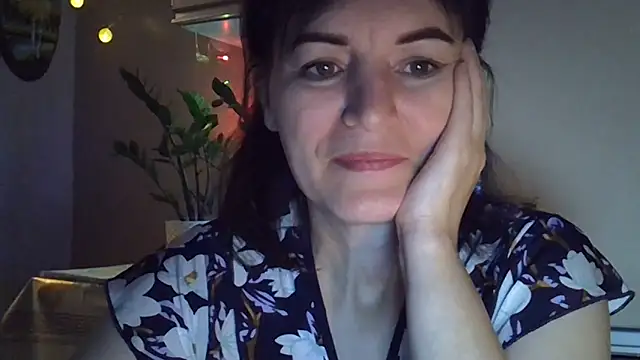 Krystal 82 online show from October 18, 2025, 8:55 pm