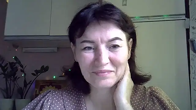 Krystal 82 online show from September 22, 2025, 8:20 am