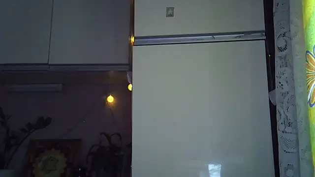 Krystal 82 online show from October 30, 2025, 6:12 am