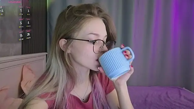 Snapshot of vialeta_baby chatting on September 20, 2025, 11:43 pm vialeta baby online show from September 20, 2025, 11:43 pm
