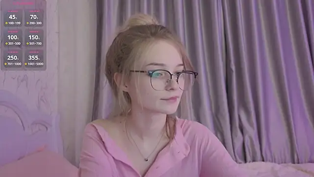 Snapshot of vialeta_baby chatting on October 15, 2025, 10:40 pm vialeta baby online show from October 15, 2025, 10:40 pm