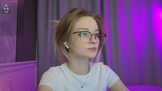 Snapshot of vialeta_baby chatting on October 4, 2025, 11:06 pm vialeta baby online show from October 4, 2025, 11:06 pm