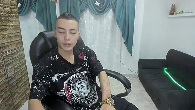Snapshot of Dereck_Boy8 chatting on September 10, 2025, 9:36 pm Dereck Boy8 online show from September 10, 2025, 9:36 pm