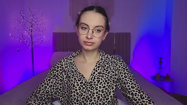 Real cutie1 online show from March 18, 2026, 2:08 pm