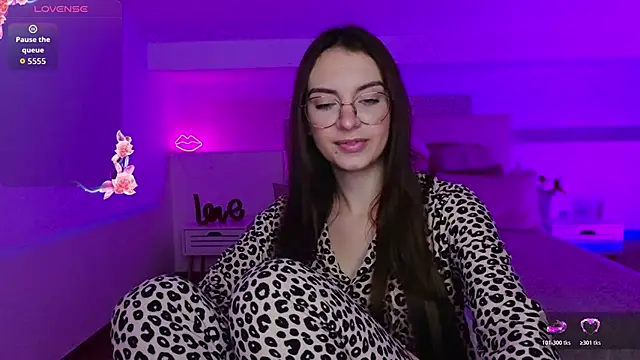 Snapshot of Real_cutie1 chatting on October 21, 2025, 9:25 pm Real cutie1 online show from October 21, 2025, 9:25 pm