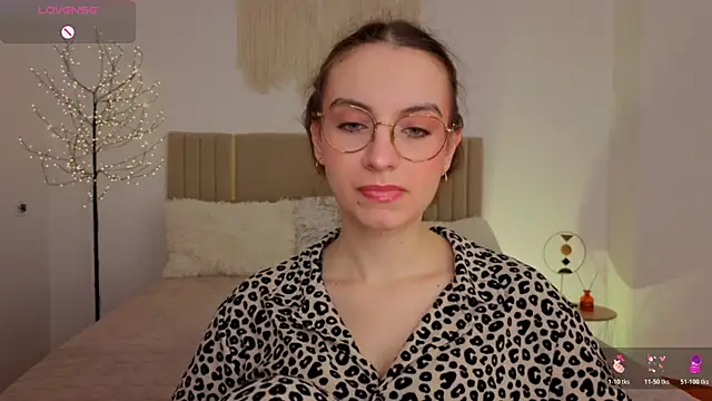 Snapshot of Real_cutie1 chatting on May 25, 2026, 12:48 pm Real cutie1 online show from May 25, 2026, 12:48 pm